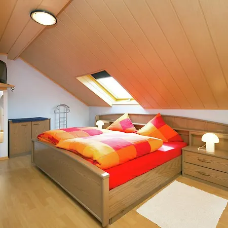 아파트 Cozy Apartment In Lirstal With Meadow Nearby